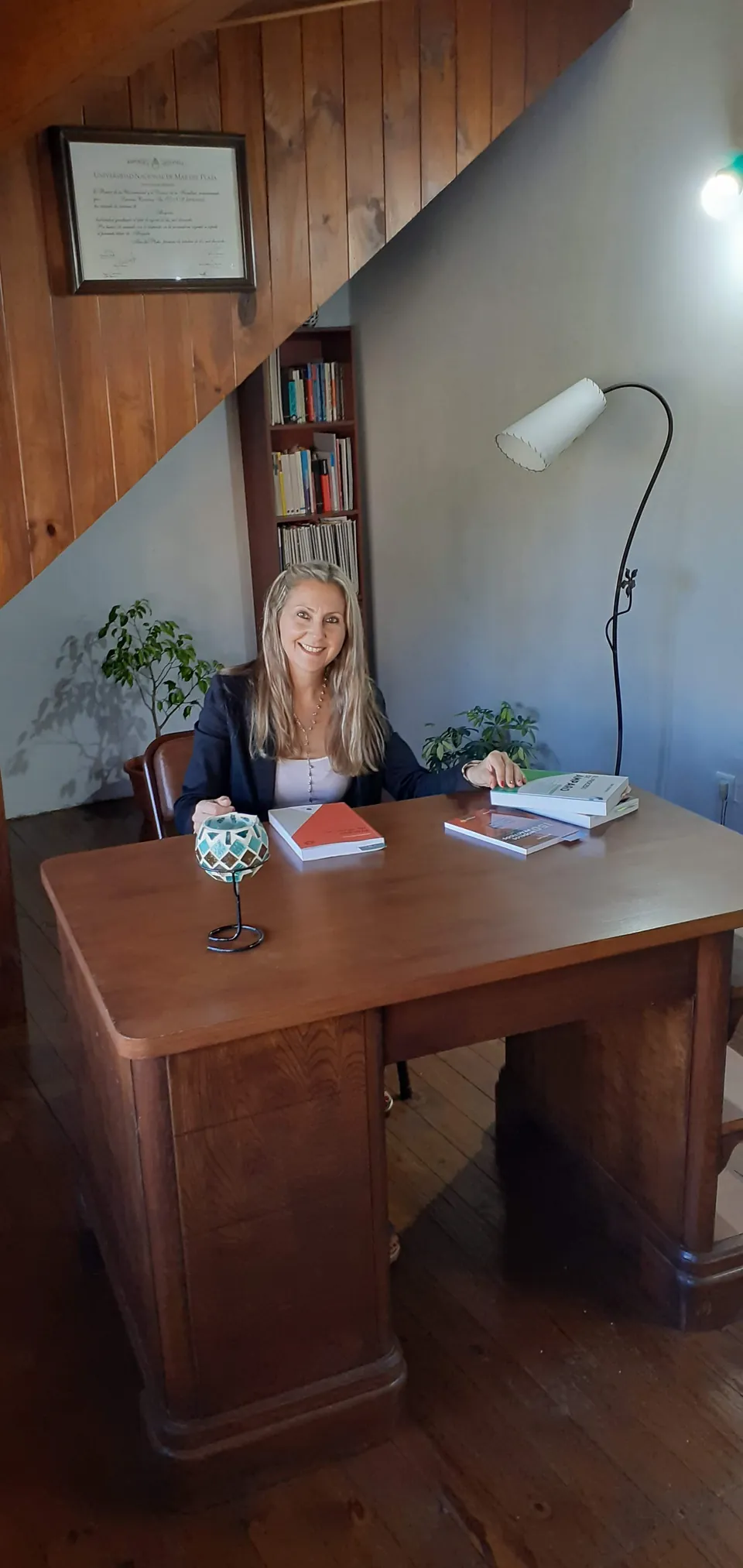 Dra. Carolina Izi en su estudio jurídico de Mar del Plata